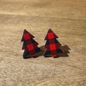 NWT Christmas Tree Shaped Post Earrings with Buffalo Plaid Print